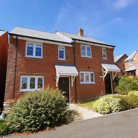 2 Bedroom House With Free Parking Lyme Regis Esterno foto