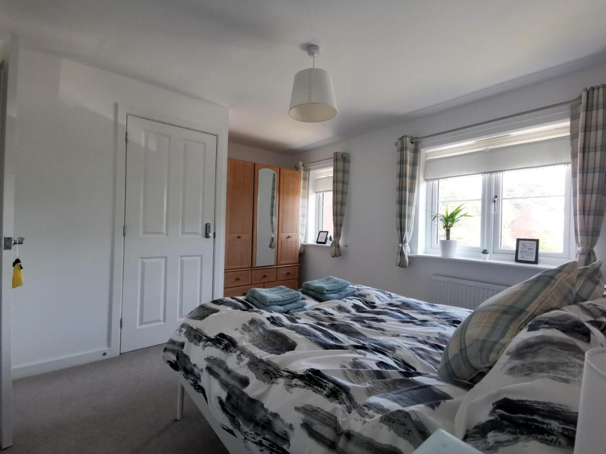 2 Bedroom House With Free Parking Lyme Regis Esterno foto