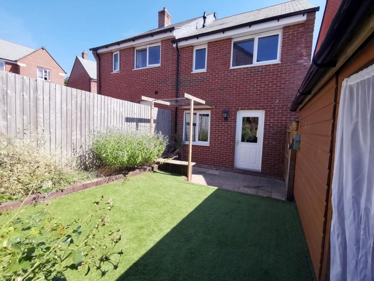 2 Bedroom House With Free Parking Lyme Regis Esterno foto