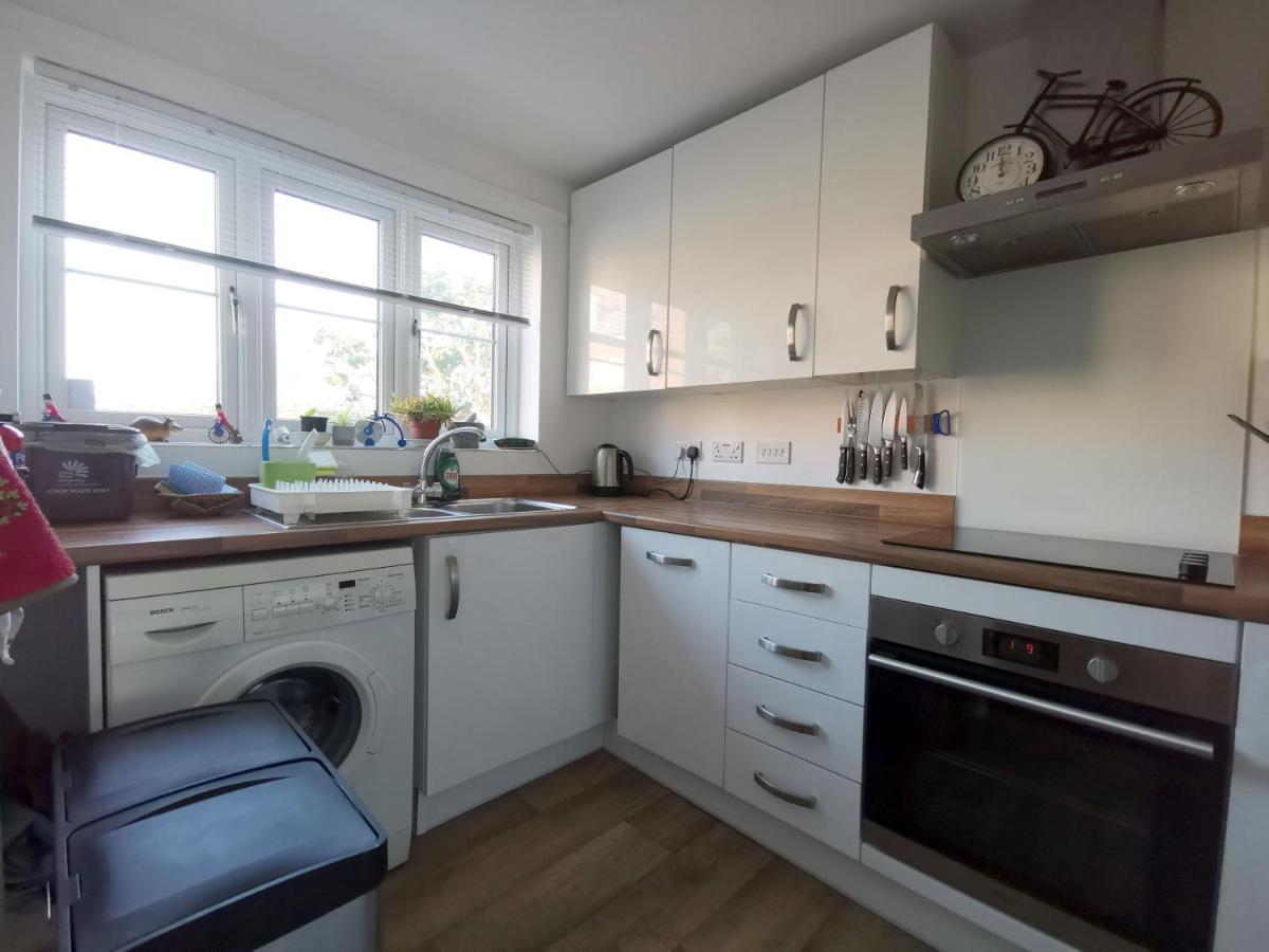 2 Bedroom House With Free Parking Lyme Regis Esterno foto