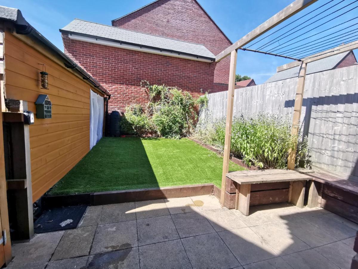 2 Bedroom House With Free Parking Lyme Regis Esterno foto